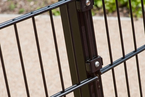 Twinwire corner posts