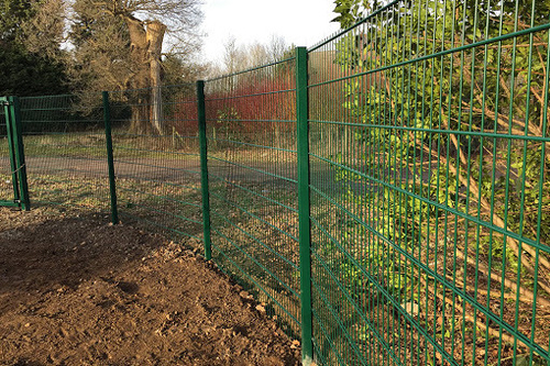 Twinwire corner posts