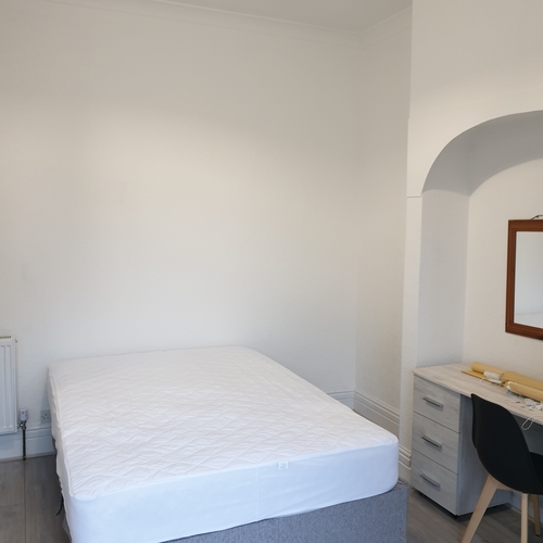 137 Holyhead Road, CV1 3AD