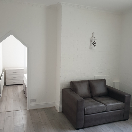 137 Holyhead Road, CV1 3AD