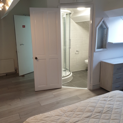 137 Holyhead Road, CV1 3AD