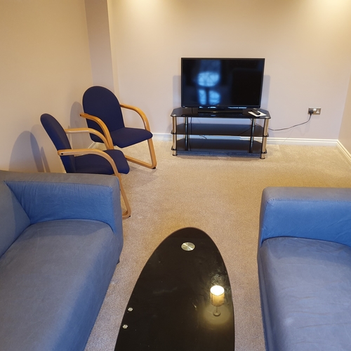 Brosnan Drive, GL51 0GD 4 bedrooms, 3 bathrooms for 4 people by GCHQ