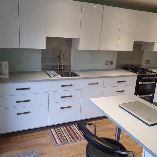 Brosnan Drive, GL51 0GD 4 bedrooms, 3 bathrooms for 4 people by GCHQ