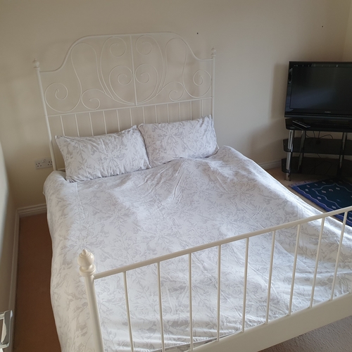 Brosnan Drive, GL51 0GD 4 bedrooms, 3 bathrooms for 4 people by GCHQ