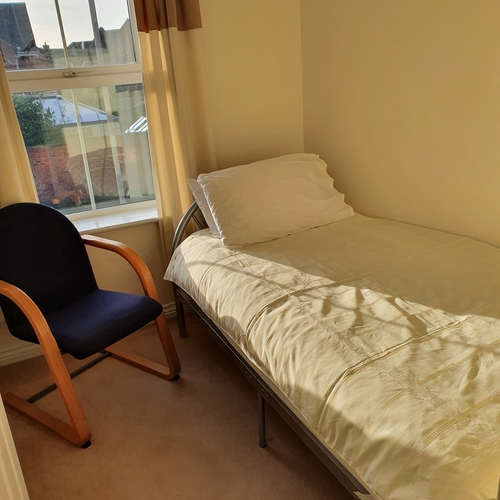 Brosnan Drive, GL51 0GD 4 bedrooms, 3 bathrooms for 4 people by GCHQ