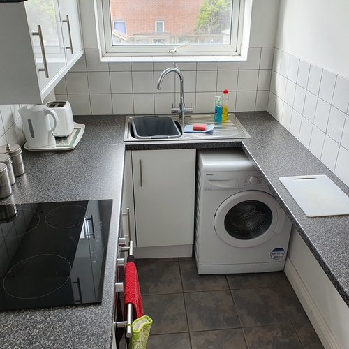 Light & Airy 2 Bedroom Apartment With Garden & Parking, Elmfield Avenue
