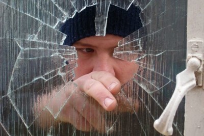 A burglar taking a chance
