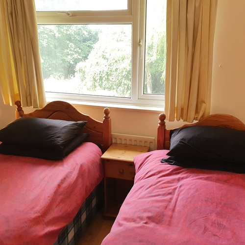 Carter Road 3 Bedroom Contractors Self-catering Accommodation, 5 single beds !
