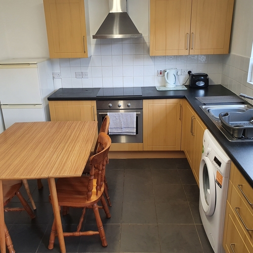 Carter Road 3 Bedroom Contractors Self-catering Accommodation, 5 single beds !