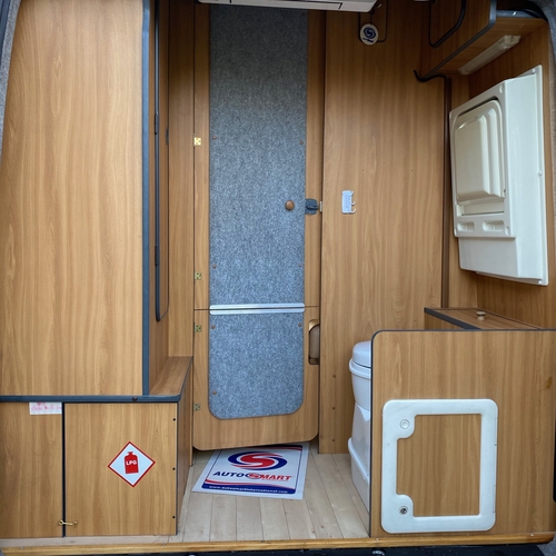 IH Oregon 98 SWB Mercedes Camper Van 2 Berth 77565 miles