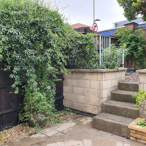 Sheldons Court, 5 Bedroom 3 Bathroom Town house with Garden