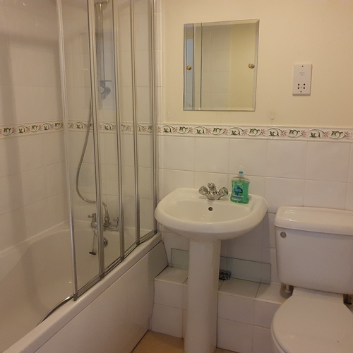 Sheldons Court, 5 Bedroom 3 Bathroom Town house with Garden