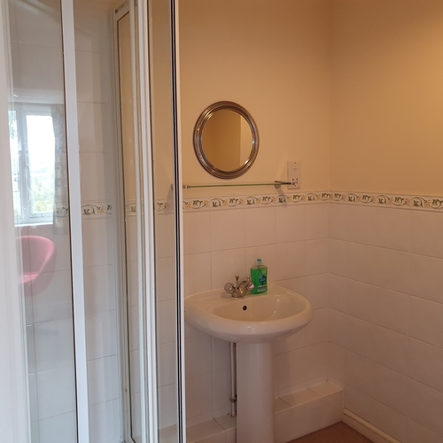 Sheldons Court, 5 Bedroom 3 Bathroom Town house with Garden