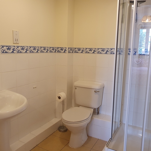 Sheldons Court, 5 Bedroom 3 Bathroom Town house with Garden