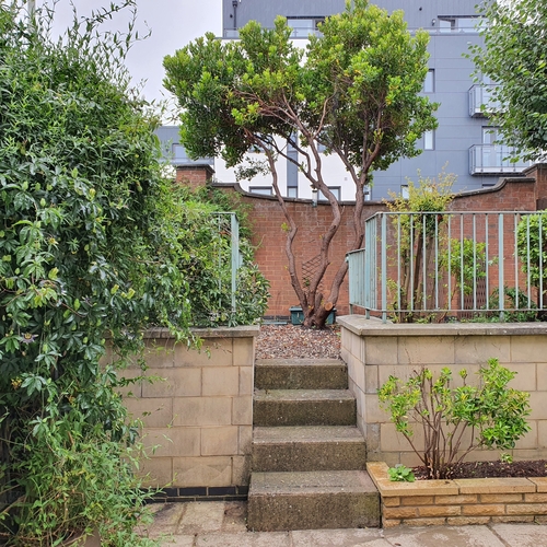 Sheldons Court, 5 Bedroom 3 Bathroom Town house with Garden