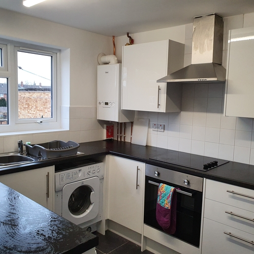 Elm Close, Tewkesbury Road, 3 bedroom flat in Cheltenham with 5 single beds !