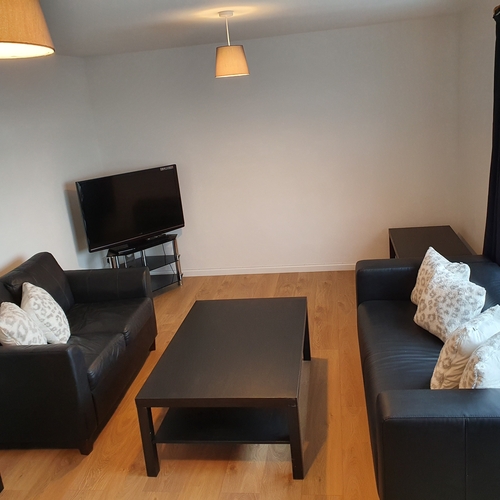 Elm Close, Tewkesbury Road, 3 bedroom flat in Cheltenham with 5 single beds !