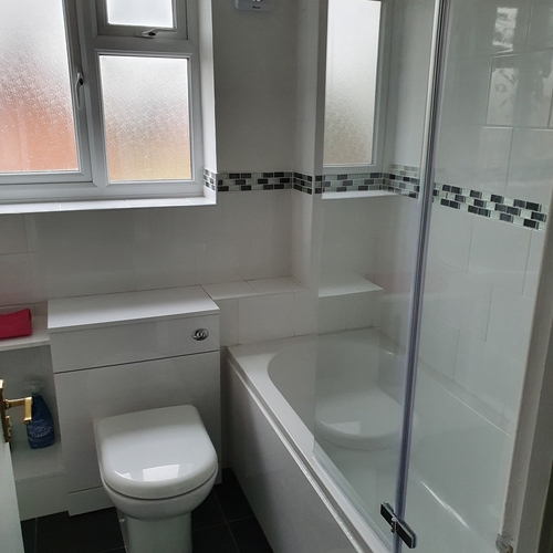 Elm Close, Tewkesbury Road, 3 bedroom flat in Cheltenham with 5 single beds !