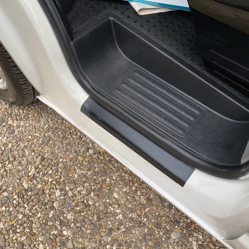 2004 VW T5 Camper Van - White - Leather - 240v/12v