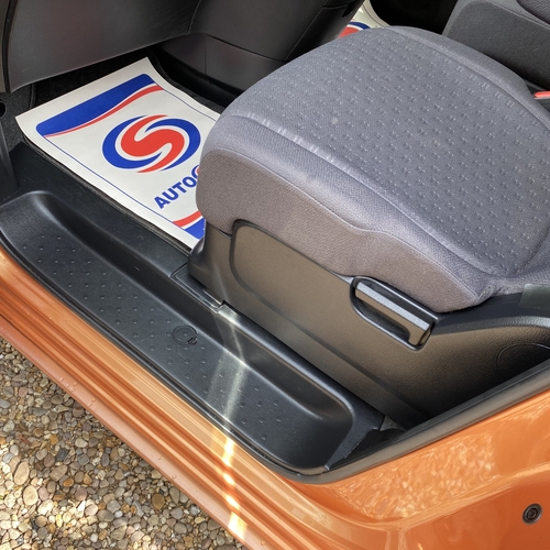 2006 Nissan Serena Camper Van 4 Berth PRO conversion 2.0 Petrol Automatic 55472 miles