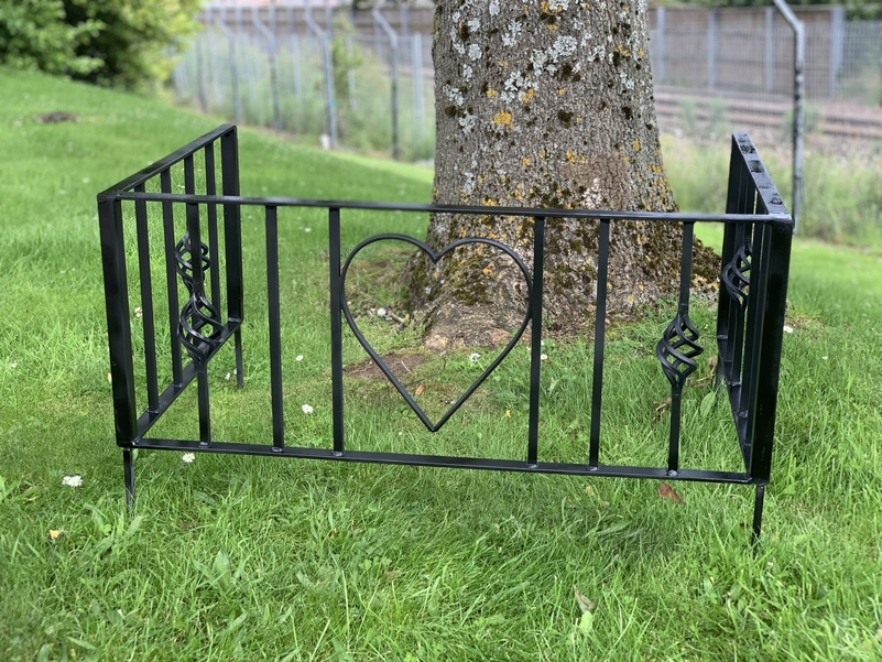 Grave surround example GS02