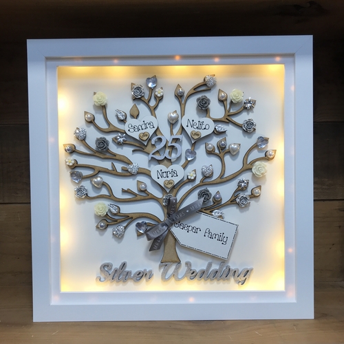 Personalised Anniversary Gift – Custom Family Tree Frame with Names, Pearls & Optional Lights