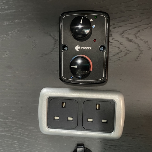 2005 Toyota Alphard Camper Van 4WD 2.5 Petrol Automatic - ABSOLUTELY STUNNING!