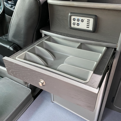 2005 Toyota Alphard Camper Van 4WD 2.5 Petrol Automatic - ABSOLUTELY STUNNING!