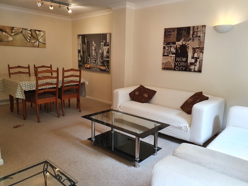 4 bedroom, 3 bathroom, self-catering holiday home in Cheltenham near Pittville Pump rooms, Pittville Park and the racecourse