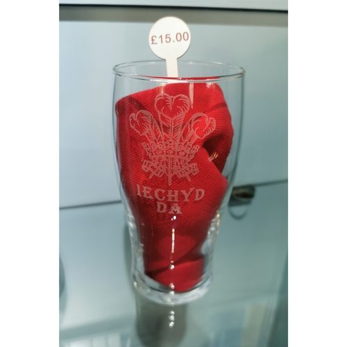 Pint glass "Iechyd Da" "cheers"