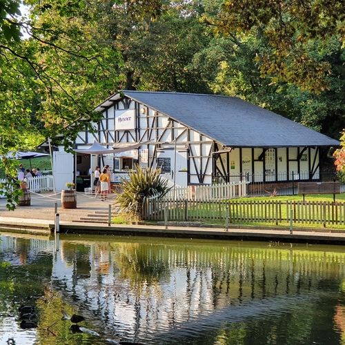 Albemarle Gate 3 Bedroom 2 Bathroom House Overlooking Pittville Park