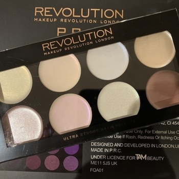 REVOLUTION Ultra Strobe Balm Palette
