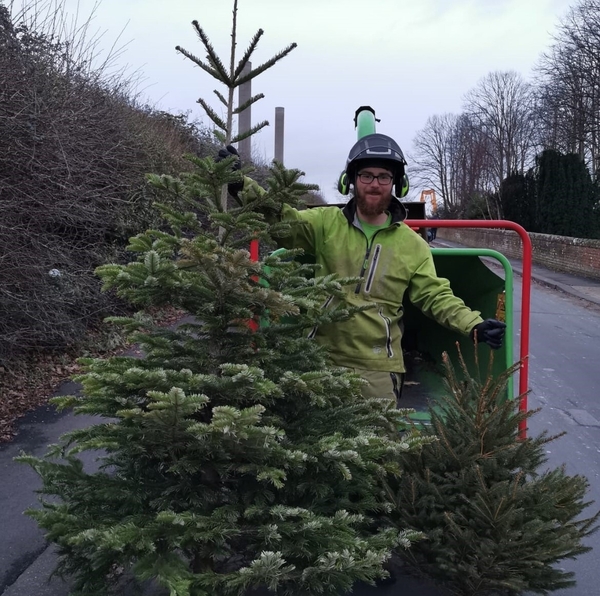 £800 RAISED FOR HIOWAA 