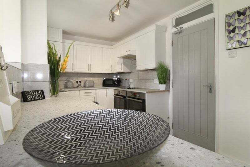 Simmons Way Lane End