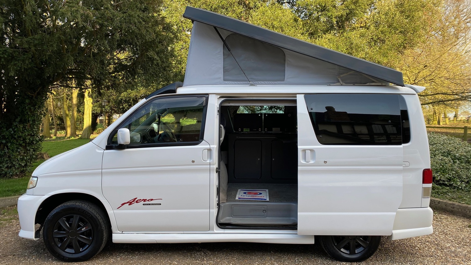 Đoàn Văn Anページ 2003 (53)reg Mazda Bongo 2.0 Petrol Automatic Camper Van 4 Berth