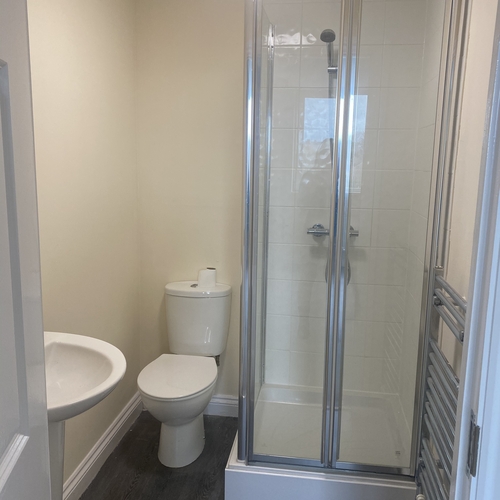 QUEENSWAY, BLETCHLEY - TWO BEDROOMS, TWO BATHROOMS