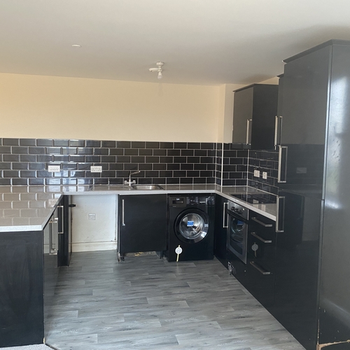 QUEENSWAY, BLETCHLEY - TWO BEDROOMS, TWO BATHROOMS