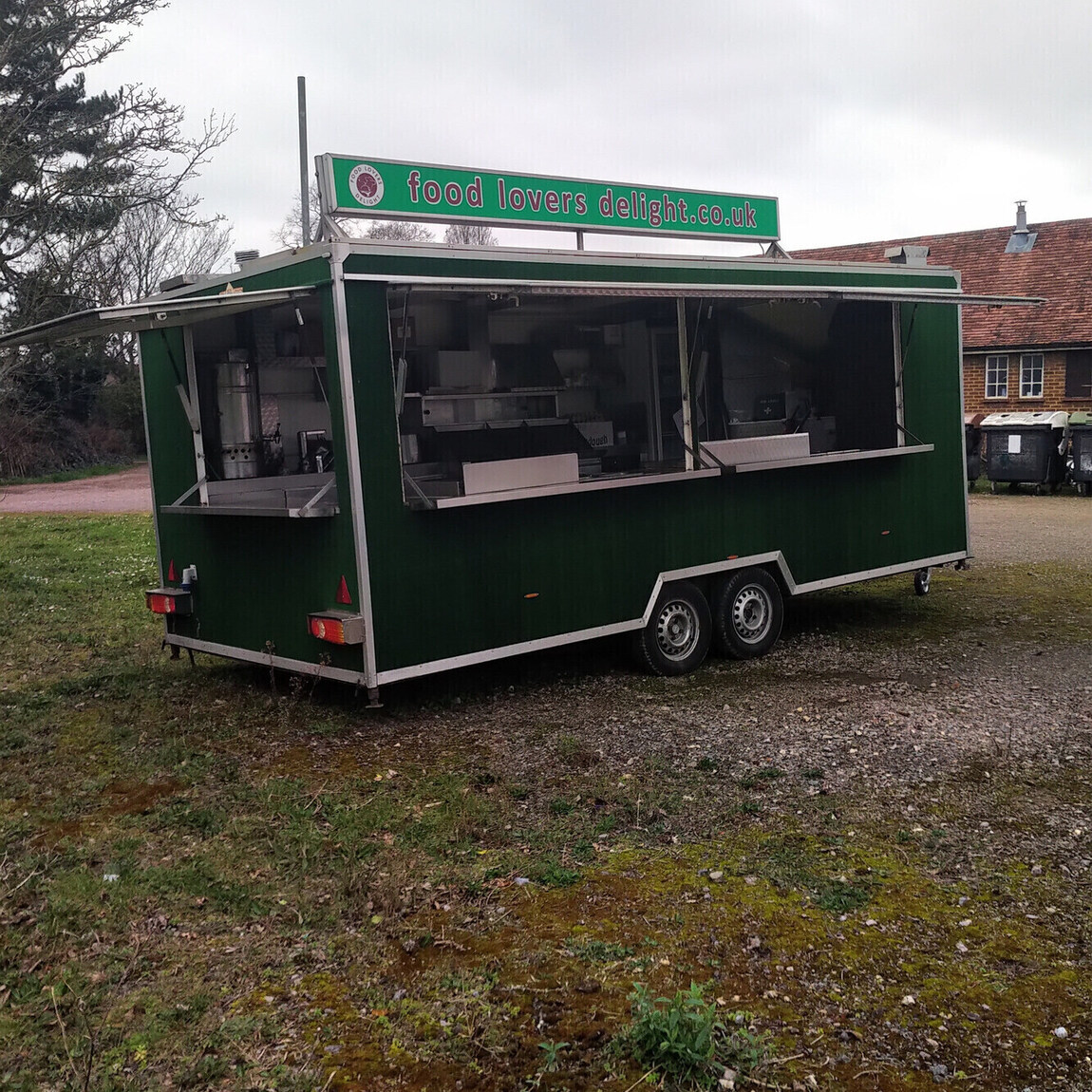Large-Green-Catering-Mobile-Catering-Trailer-Grass