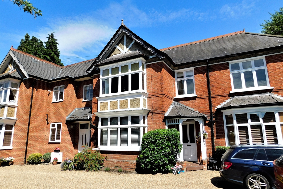 New Haw Road, Addlestone