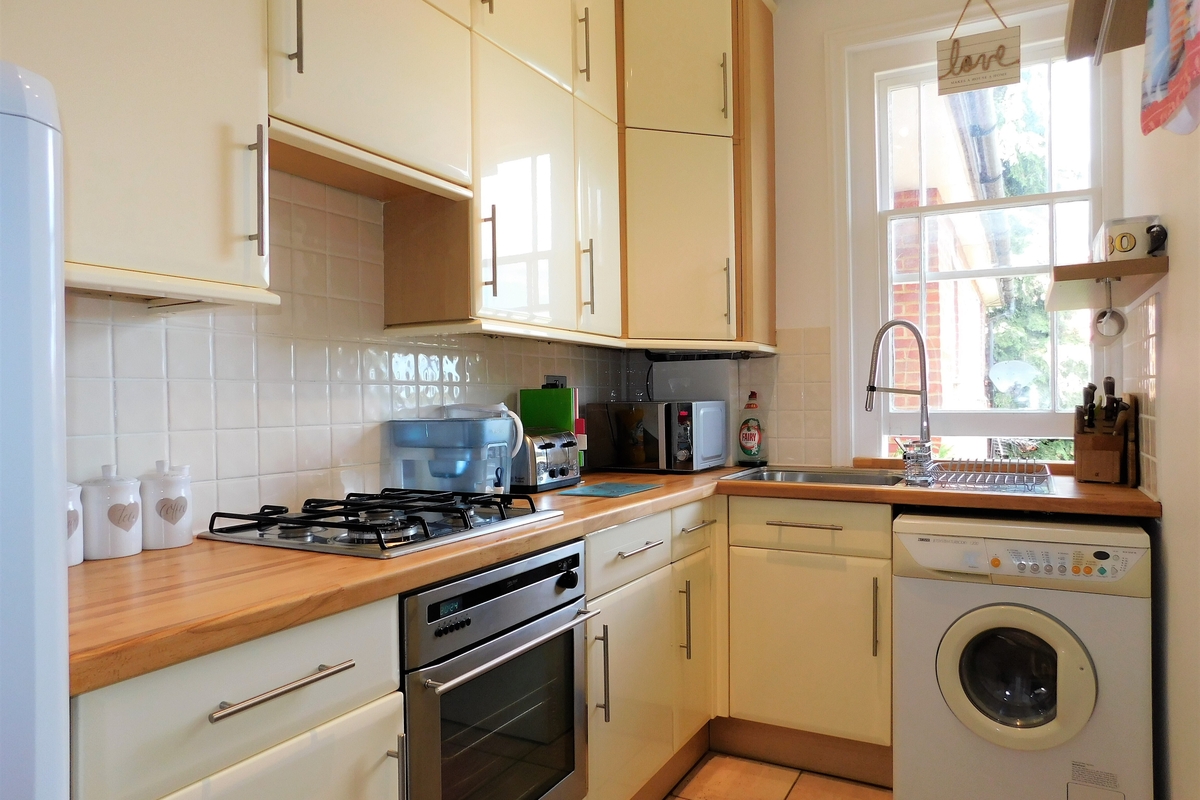 New Haw Road, Addlestone