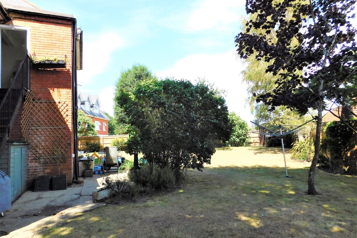 New Haw Road, Addlestone