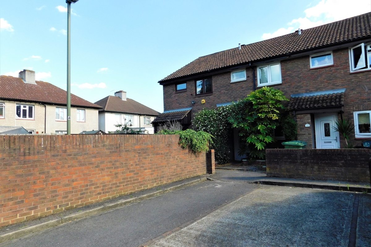 Green Leas Close, Sunbury-On-Thames