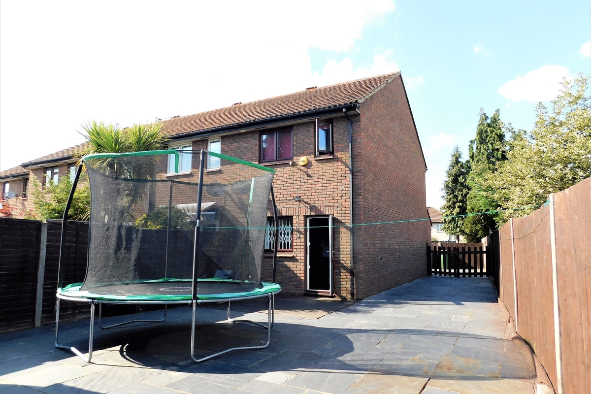 Green Leas Close, Sunbury-On-Thames