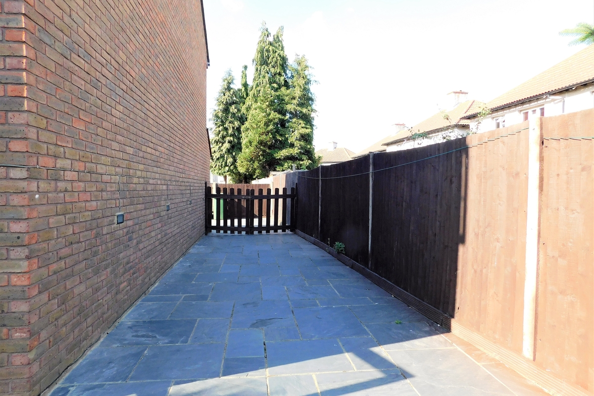 Green Leas Close, Sunbury-On-Thames