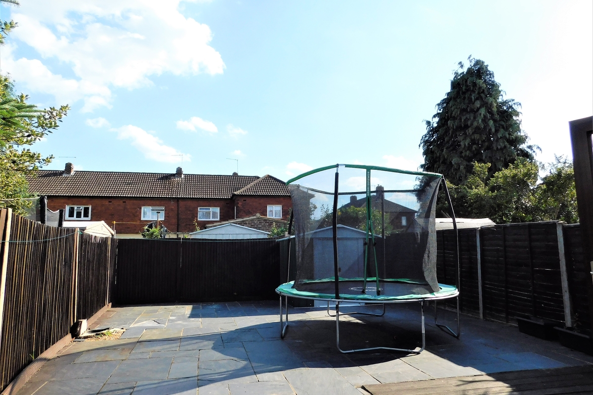 Green Leas Close, Sunbury-On-Thames