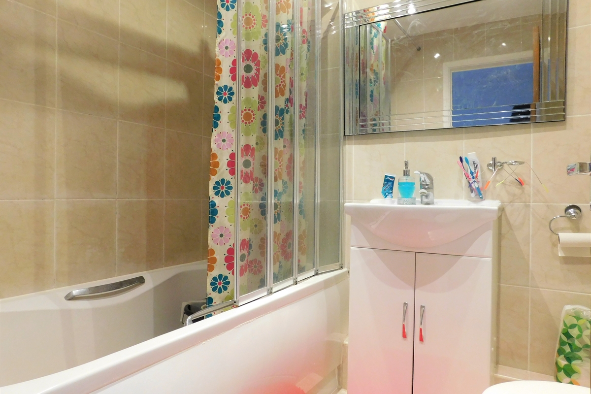 Green Leas Close, Sunbury-On-Thames