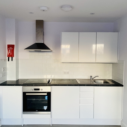 QUEENSWAY, BLETCHLEY - 1 BEDROOM