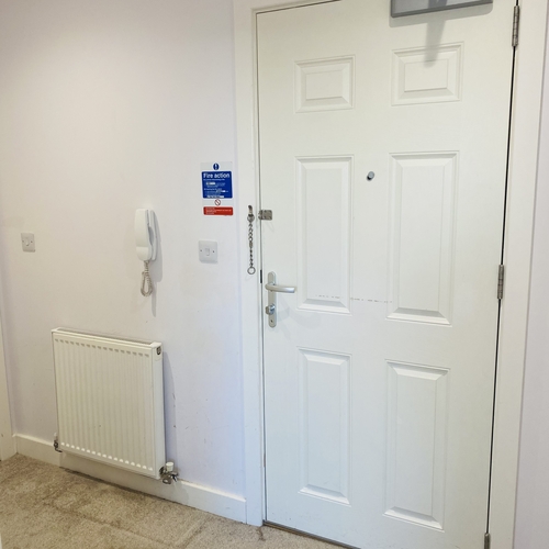 QUEENSWAY, BLETCHLEY - 1 BEDROOM