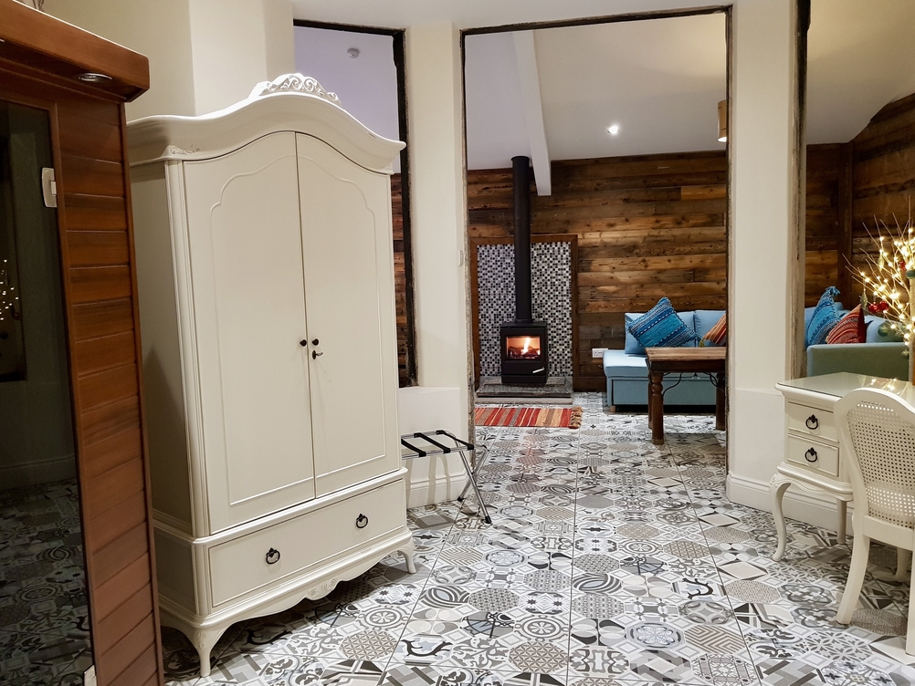 Deluxe Suite/Apartment - "Lilac Cottage"