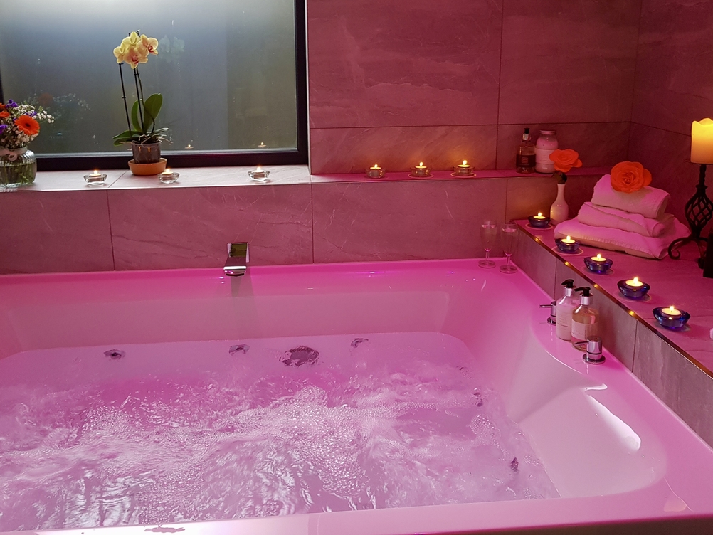 Deluxe Suite/Apartment - "Lilac Cottage"